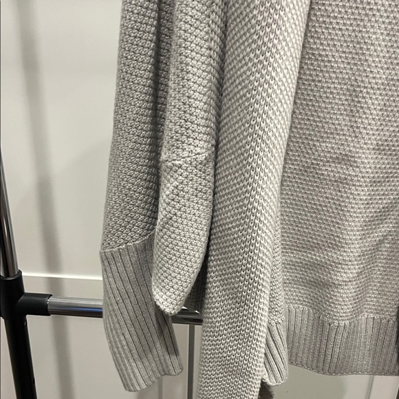 Elegant Gray Women's Sweater - Picture 2 of 4